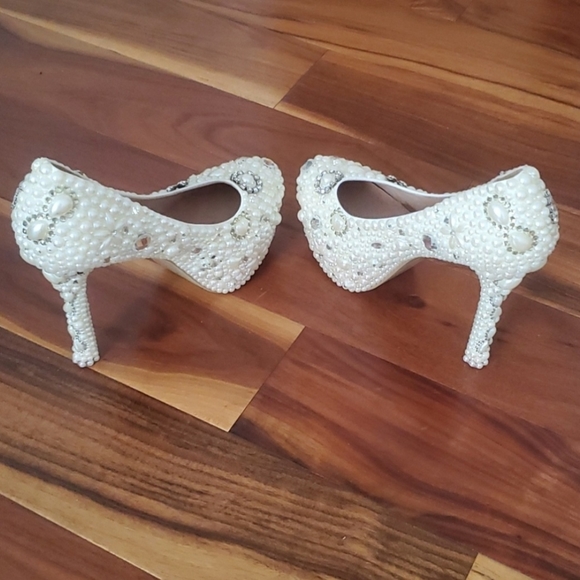Heels with faux pearls and gems size 10 - Picture 4 of 7